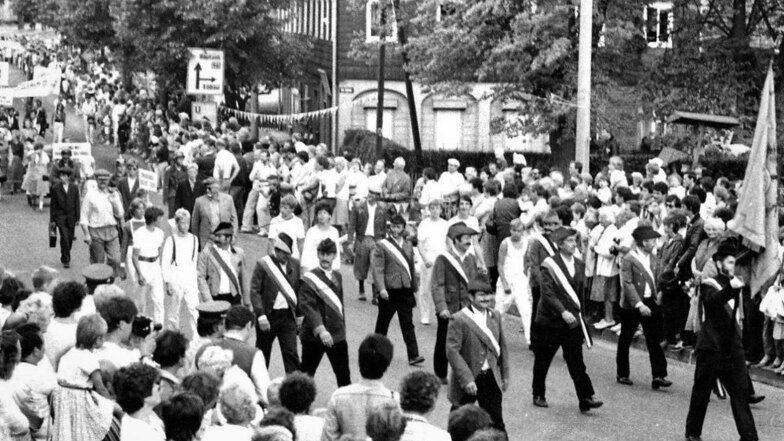 650 Jahre Oppach 1986: Am 29. Juni vor 35 Jahren säumten Tausende die B 96, um den Festumzug zu genießen. In über 30 Bildern wurde ...