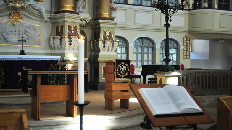 Bisher blieben die Plätze in der Marienkirche Großenhain leer. Ab Sonntag dürfen in ihr wieder Gottesdienste gehalten werden. Allerdings: Nur mit maximal 15 Personen.