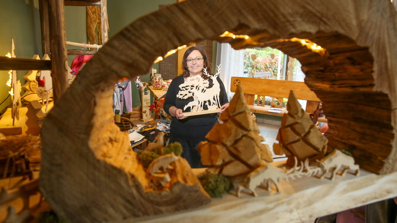 Cindy Ebischbach  eröffnet ihren Kreativladen "Kleine Holzigkeiten" vor Kurzem in Reichenbach im Haselbachtal.