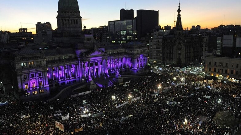 Empörung in Argentinien: Massen-Demonstrationen gegen Frauenmorde