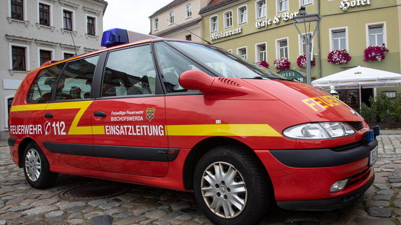 Der alte Einsatzleitwagen der Feuerwehr Bischofswerda, ein Renault Escape, wird nach 20 Jahren ausgemustert.