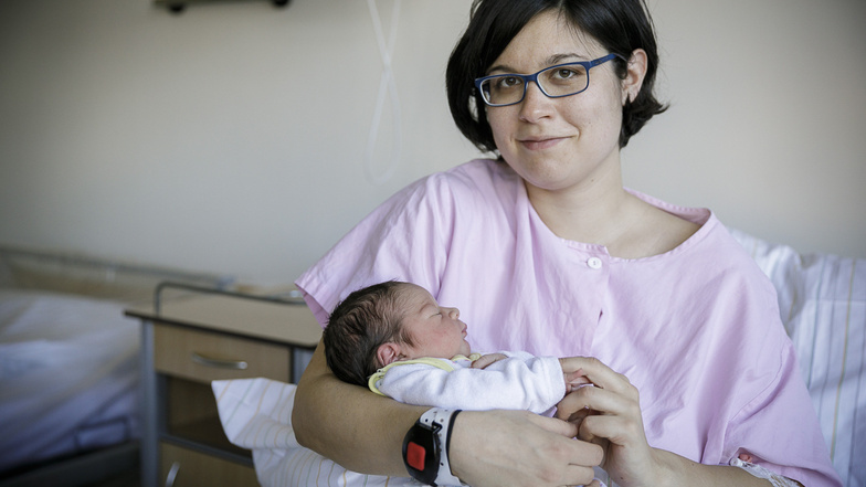 Juliane Enke mit ihrem Sohn Leon. Er kam als zweites Baby im Landkreis, am Neujahrstag um 6.41 Uhr zur Welt.