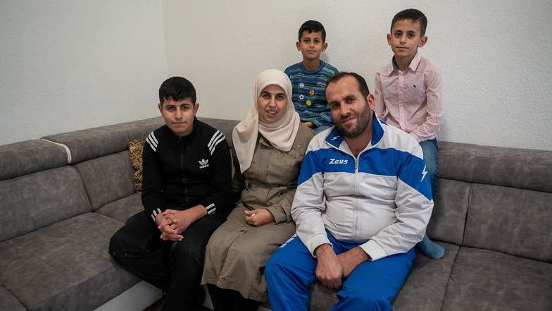 Familie Almossalem floh vor dem Krieg aus Syrien nach Görlitz. Nachdem einer der Söhne der Familie in Görlitz angegriffen wurde, fühlt die Familie sich nunmehr bedroht und ist aus Görlitz weggezogen.