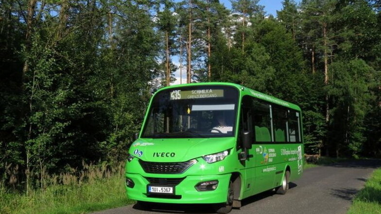 Die neue Buslinie 435 ab Schmilka bringt Ausflügler zum Prebischtor in Tschechien.