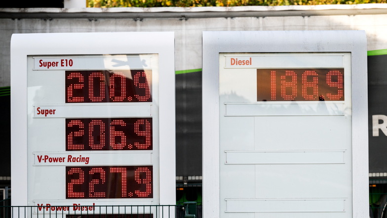 Höhere Preise: Der CO2-Preis steigt und mit ihm die Kosten für Diesel und Benzin