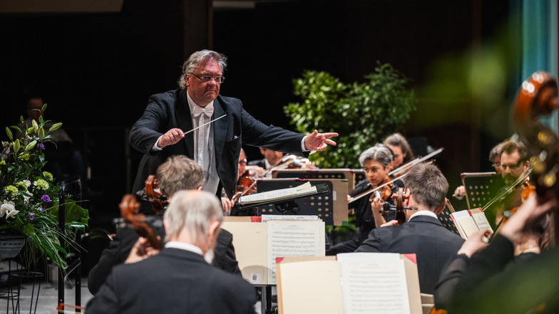 Roman Brogli-Sacher hat schon in Verona oder Nanjing dirigiert, am Sonntag leitete er das Eröffnungskonzert der 57. Musikfesttage.