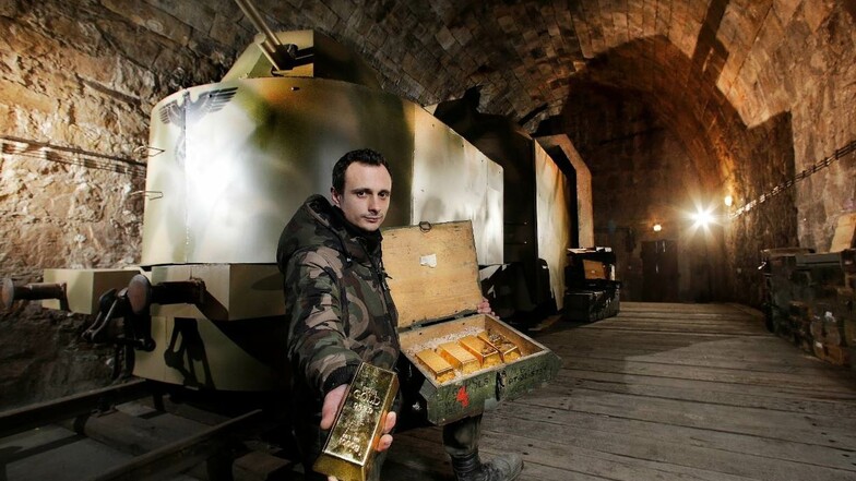 In einem Bunker unter Jelenia Góra wurde ein Zug voller Goldbarren als Spaß für Touristen aufgestellt.