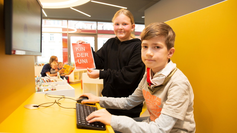 Sie freuen sich schon auf den Start der Kamenzer Kinder-Uni: Anni aus Gräfenhain und Nick aus Skaska. Die beiden Zehnjährigen sind auch sonst regelmäßig in der neuen Stadtbibliothek.