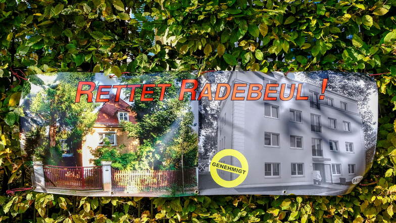 Im Villenviertel Oberlößnitz hängen einige "Rettet Radebeul"-Banner.