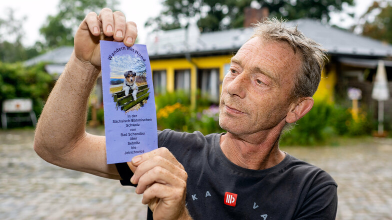 Kräuterbaudenwirt Heiko Hesse hat im Corona-Sommer einen Flyer zum Thema Wandern mit Hund entworfen.