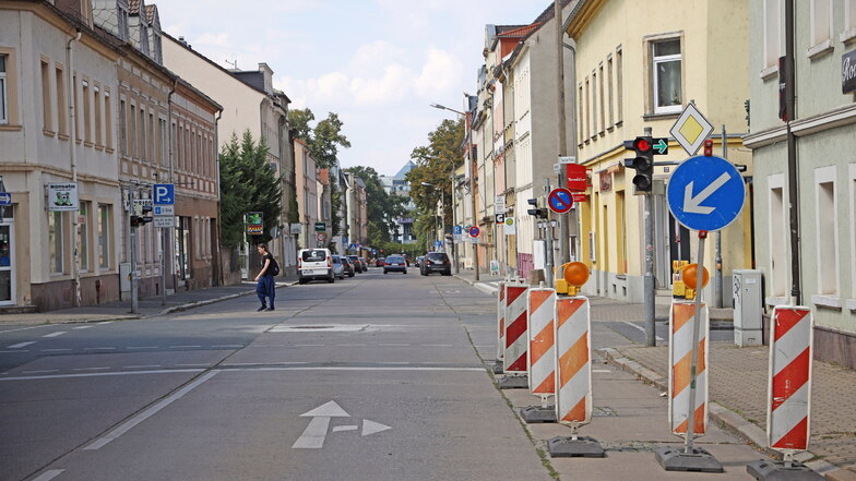 Die Sperrung an der Kreuzung Pausitzer Straße/Goethestraße ist aufgehoben.