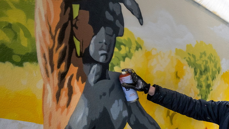 Im Mehrgenerationenhaus Regenbogen wird ein Graffiti-Workshop mit Künstler "Crush" abgeboten.