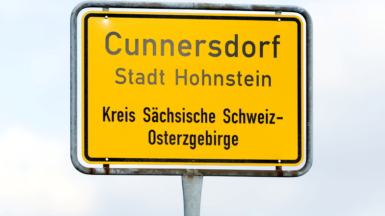 Der Verkehr rollt wieder durch Cunnersdorf bei Hohnstein.
