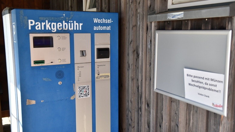 Der Parkautomat am Loipenparkplatz Zinnwald muss umgerüstet werden. Gleiches gilt für die Terminals an der Ein- und Ausfahrt.