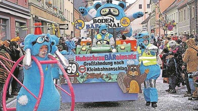 Sie haben es auf die Podestplätze bei der Wertung der Gruppen des diesjährigen Karnevalsumzugs in Radeburg geschafft: Den 1. Platz belegt die Gruppe von Michael Mösch.