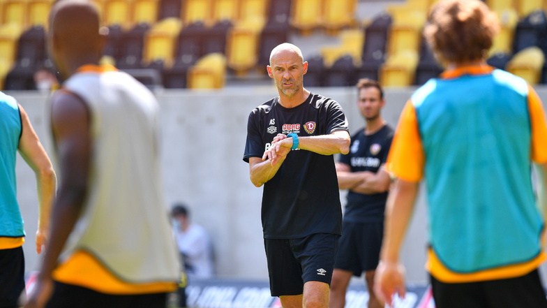 Cheftrainer Alexander Schmidt startet mit Dynamo in die Vorbereitung auf die neue Saison.