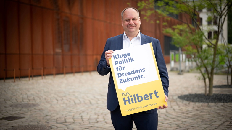 Dirk Hilbert war 2021 Dresdens Oberbürgermeister und OB-Kandidat. Ob er zu Unrecht zugelassen wurde, klären Richter.