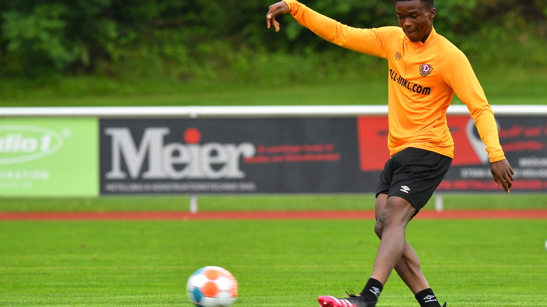 Neuzugang Michael Akoto stand im Testspiel gegen Braunschweig in der Startelf und musste kurz vor der Pause verletzt ausgewechselt werden.