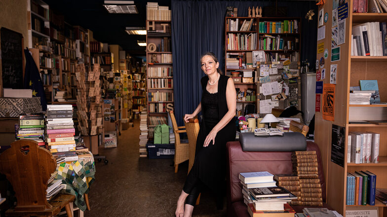 Buchhändlerin Dr. Jana Krauß in Ihrer Buchhandlung