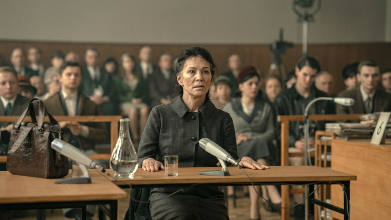 Setzt der Serie ein Glanzlicht auf: Iris Berben als Auschwitz-Überlebende Rachel Cohen, eine Zeugin der Anklage im Frankfurter Prozess von 1963.