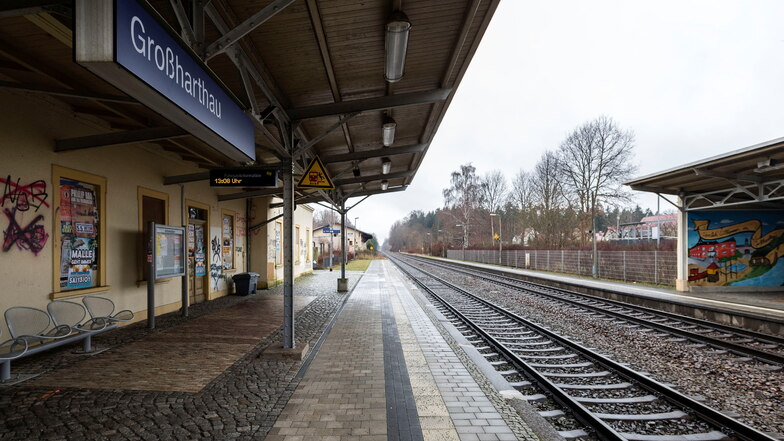 Der Bahnhof in Großharthau (Archivbild von 2018) wird bis zum Jahresende aufgehübscht.