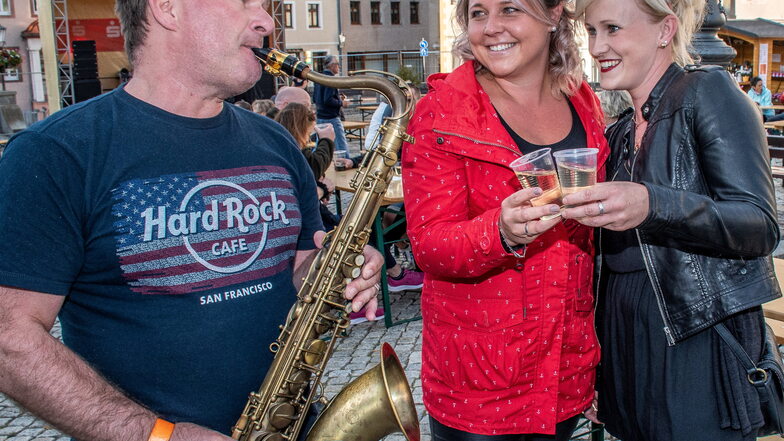 Der Musiker und ehemalige Leisniger Tino Ludwig war der Überraschungsgast beim Weinfest 2020. Diesmal versprechen die Veranstalter gleich zwei Überraschungen am früheren und späten Abend.
