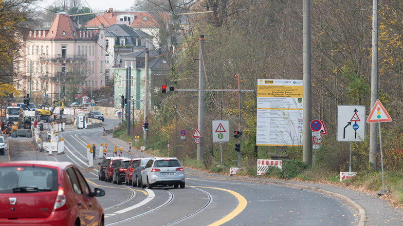 Die Ampel zum Einfädeln der Busspur kostet Autofahrer auf der Bautzner Straße in Dresden viele Nerven.