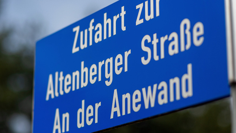 Dieses Straßenschild in Schmiedeberg erinnert an den alten Ausdruck Anewand, aber erst seit 2006.
