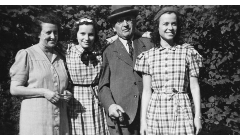 Walter und Bianca Totschek mit ihren Töchtern Ursula und Gerti (rechts im Bild). Das Foto entstand laut Holocoust Memorial kurz bevor Ursula Totschek mit einem Kindertransport nach England ausreiste.