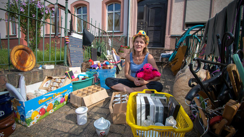 Corinna Merkel hilft ihrer Mutter bei der Auflösung des Haushaltes und hat einen Flohmarkt organisiert.