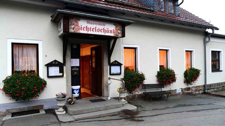 Die Fichtelschänke in Friedersdorf wird seit 1874 von Grit Adlers Familie in sechster Generation betrieben.