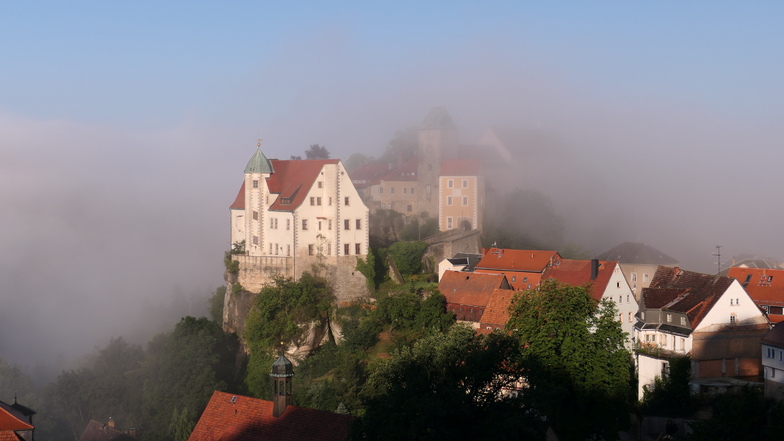 Mystisch: René Riedel aus Heidenau schoss im Juli dieses Bild von der Burg Hohnstein.