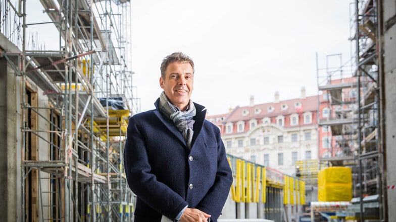 Bert Wilde, Dresdner Niederlassungsleiter der CG-Gruppe,  überzeugt sich wöchentlich., wie weit der Baufortschritt am Quartier Hoym ist.