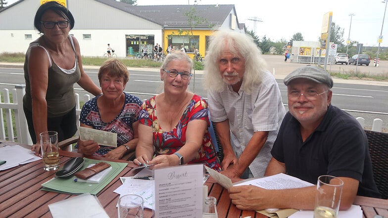 Auf das Wiedersehen freuen sich Regina Ssykor, Sabine Eisengräber, Heike Köllner, Udo Steglich und Norbert Müller. (v.l.n.r.)