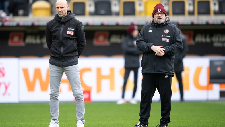 Dynamos Trainer Alexander Schmidt und Co-Trainer Heiko Scholz vor dem Spiel gegen Hansa Rostock.