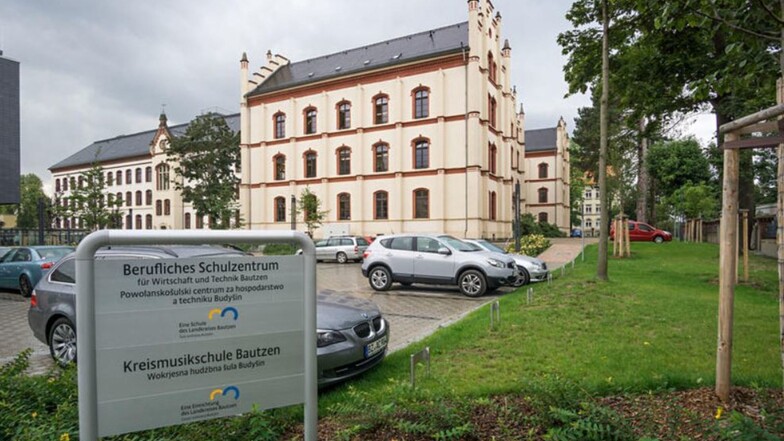 Das BSZ für Wirtschaft und Technik in Bautzen. Dieses soll mit dem BSZ Ernährung und Hauswirtschaft/Körperpflege zusammengelegt werden.