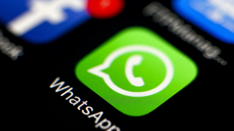 Außerhalb der EU fließen Whatsapp-Nutzerdaten an Facebook zu Werbezwecken oder zur Verbesserung von Produkten - allerdings bereits seit dem Jahr 2016.