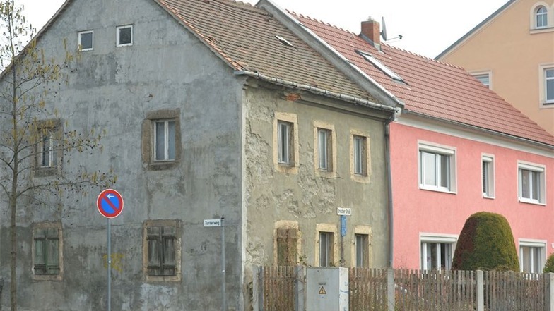 Nachbarn ärgern sich auch über die Ruine an der Dresdner Straße, Ecke Turnerweg.