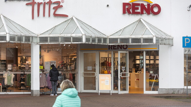 Die Türen der Reno-Schuhfiliale in Pirna sind trotz Insolvenz weiterhin für Kunden offen.