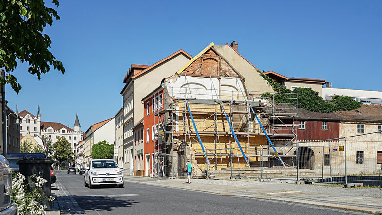 Das Gelände von Hausnummer 29 bis zur 35 in der Bautzener Töpferstraße gehört nun der Firma Baucom. Dort, auf dem Areal der ehemaligen Zentrum-Garagen und des Lausitzer Druckhauses, sollen bis spätestens 2022 Wohnungen entstehen.