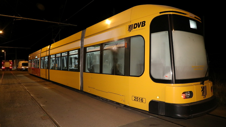 Innerhalb von 25 Stunden brannten Bahnen der Linie 4 in Radebeul zweimal. Der Gesamtschaden wird auf gut 20.000 Euro beziffert.