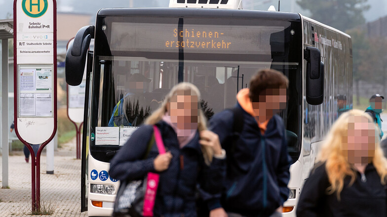 Schienenersatzverkehr: Zwischen Sebnitz und Neustadt müssen Fahrgäste in den Bus steigen.