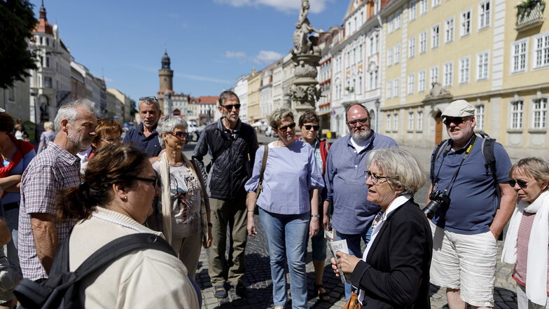 Touristen in Görlitz, hier ein Bild aus Vor-Corona-Zeiten: Künftig sollen sie eine Kulturabgabe oder Bettensteuer bezahlen.
