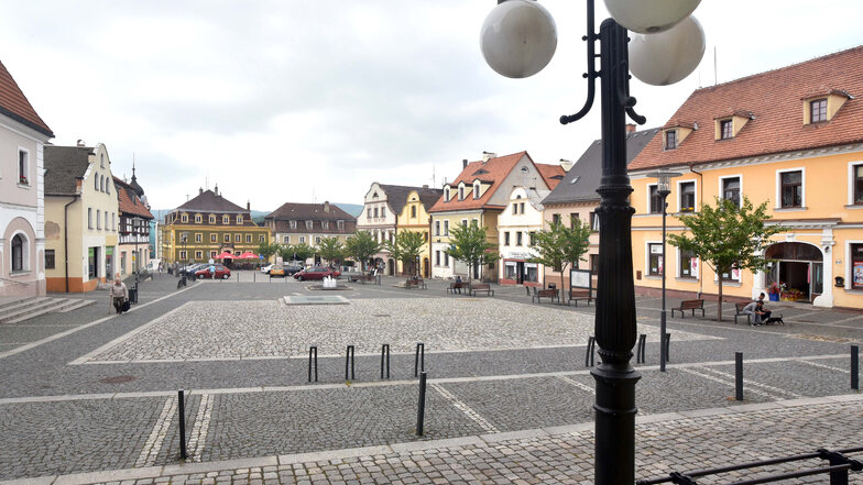 Im Camelot am Markplatz in Hradek (links hinten) sind normalerweise 50 Prozent der Gäste Deutsche. Seit Donnerstag fehlen sie.