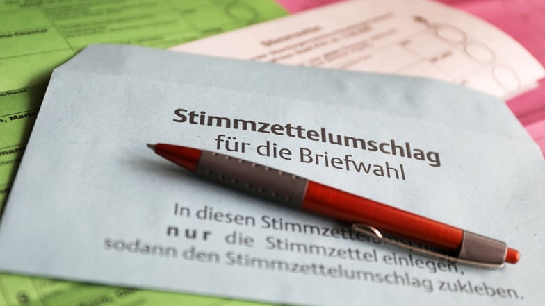 Zwei Stimmzettel pro Wähler: Dresden stolpert in die dritte Wahlpanne