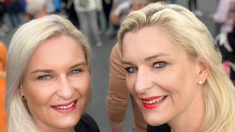 Ilka Wetterling mit ihrer Schwester Kathy Mons auf der Kaisermania am Königsufer. Die Freude über das Konzert ist nachträglich getrübt. Wo blieben die versprochenen Checks am Einlass?