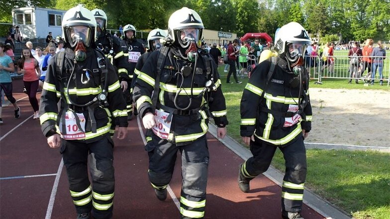 Die Feuerwehr Döbeln schickte sechs Teams ins Rennen, die teilweise mit Atemschutzmaske liefen.