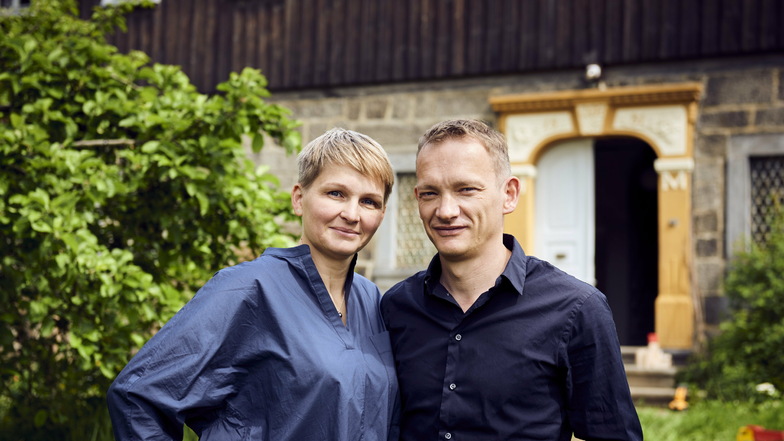 Christina und Tom Umbreit aus Dresden haben ein altes Faktorenhaus in Ebersbach zum Urlaubsdomizil gemacht. Dafür gab's jetzt einen Bundes-Preis.