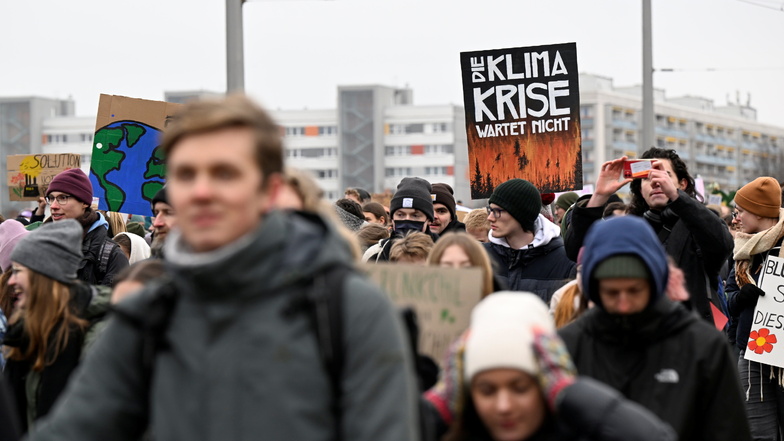 "Die Klimakrise wartet nicht": "Fridays for Future" in Dresden auf der Straße.
