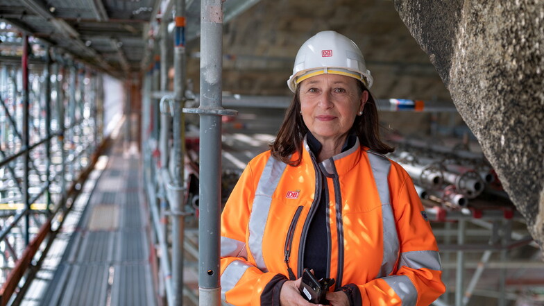 Elke Hering leitet seit 2019 die Baumaßnahme, die sich bis 2025 hinziehen wird. Die Diplom-Ingenieurin ist Expertin für Brückenbau.